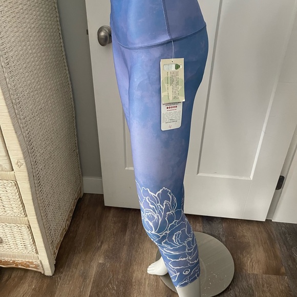 Inner Fire Crops - Picture 5 of 6